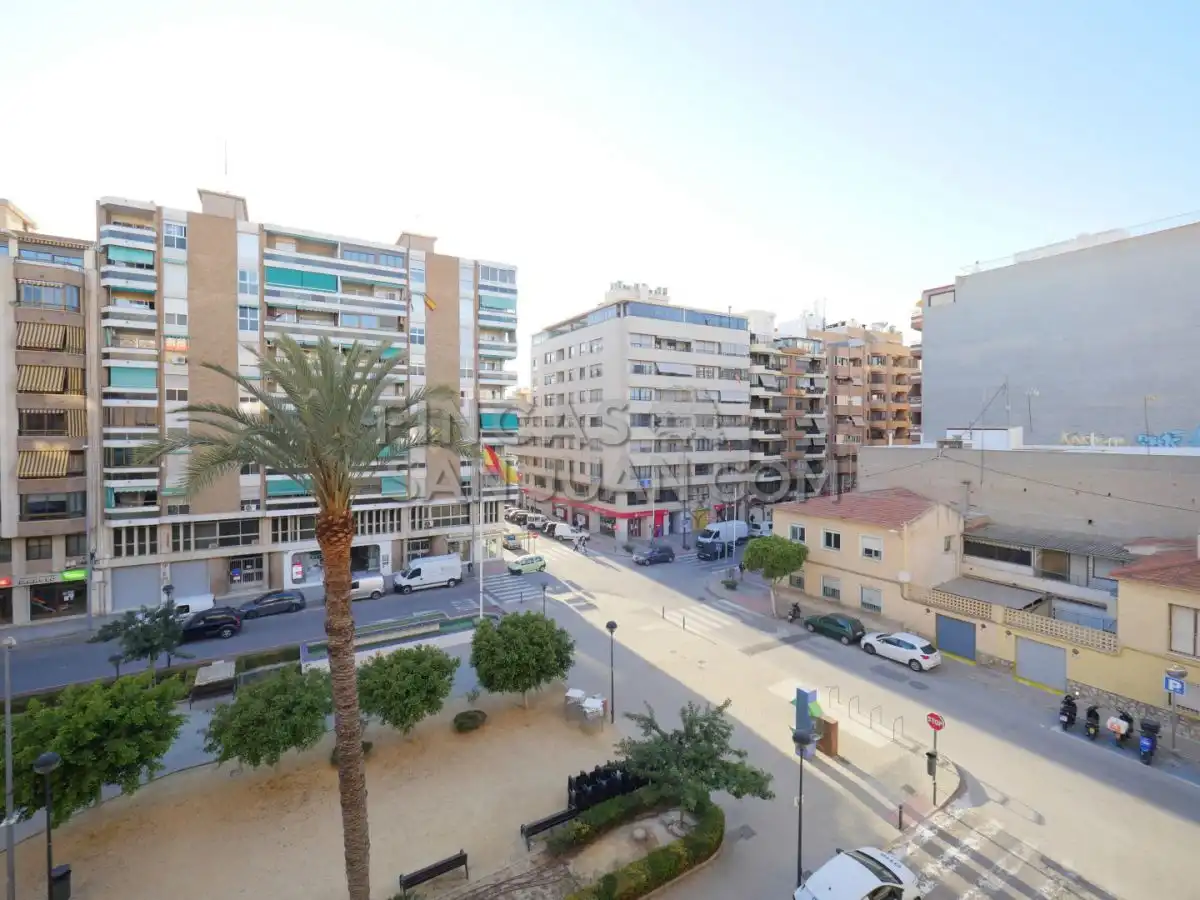 Vista exterior de Piso de alquiler en Sant Joan d'Alacant con Terraza