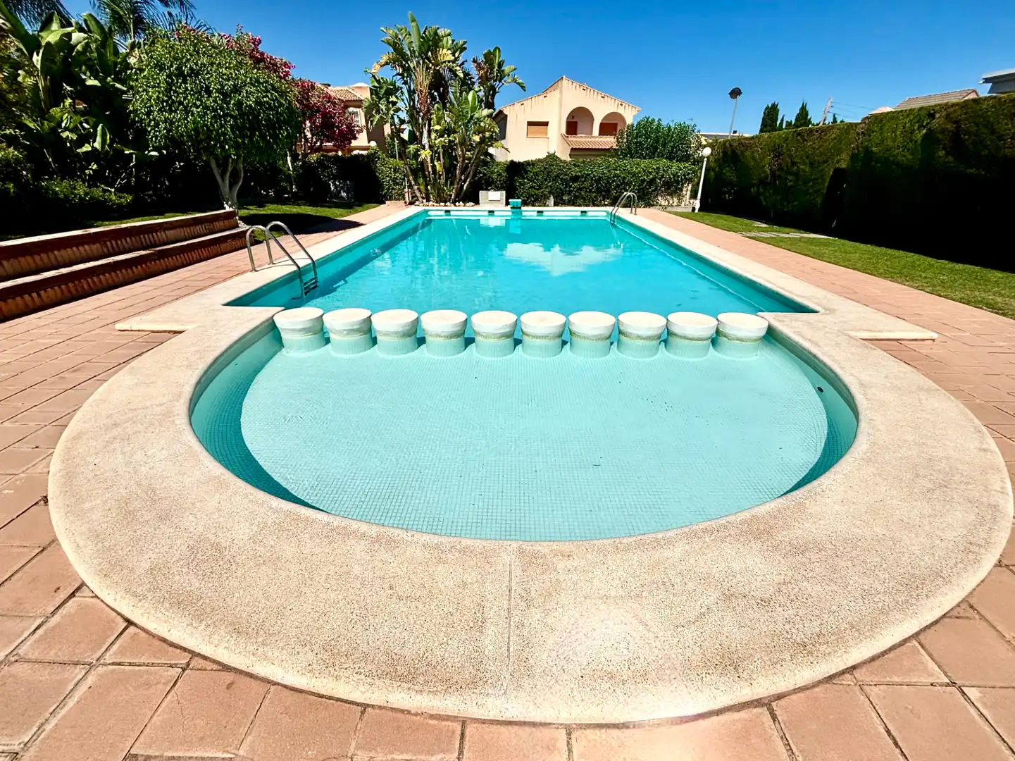 Piscina de Casa adosada en venta en Sant Joan d'Alacant con Aire acondicionado, Calefacción y Jardín privado