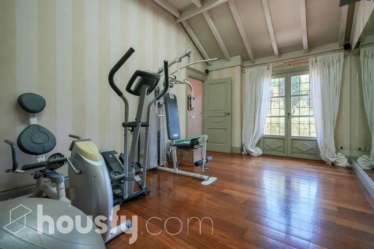 Bedroom of Houses for sale in Pozuelo de Alarcón  with Air Conditioner, Heating and Private garden