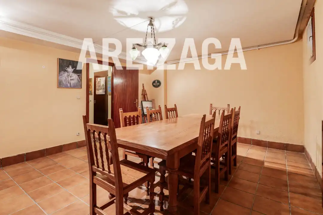 Menjador de Casa o xalet en venda en Donostia - San Sebastián  amb Calefacció, Jardí privat i Terrassa