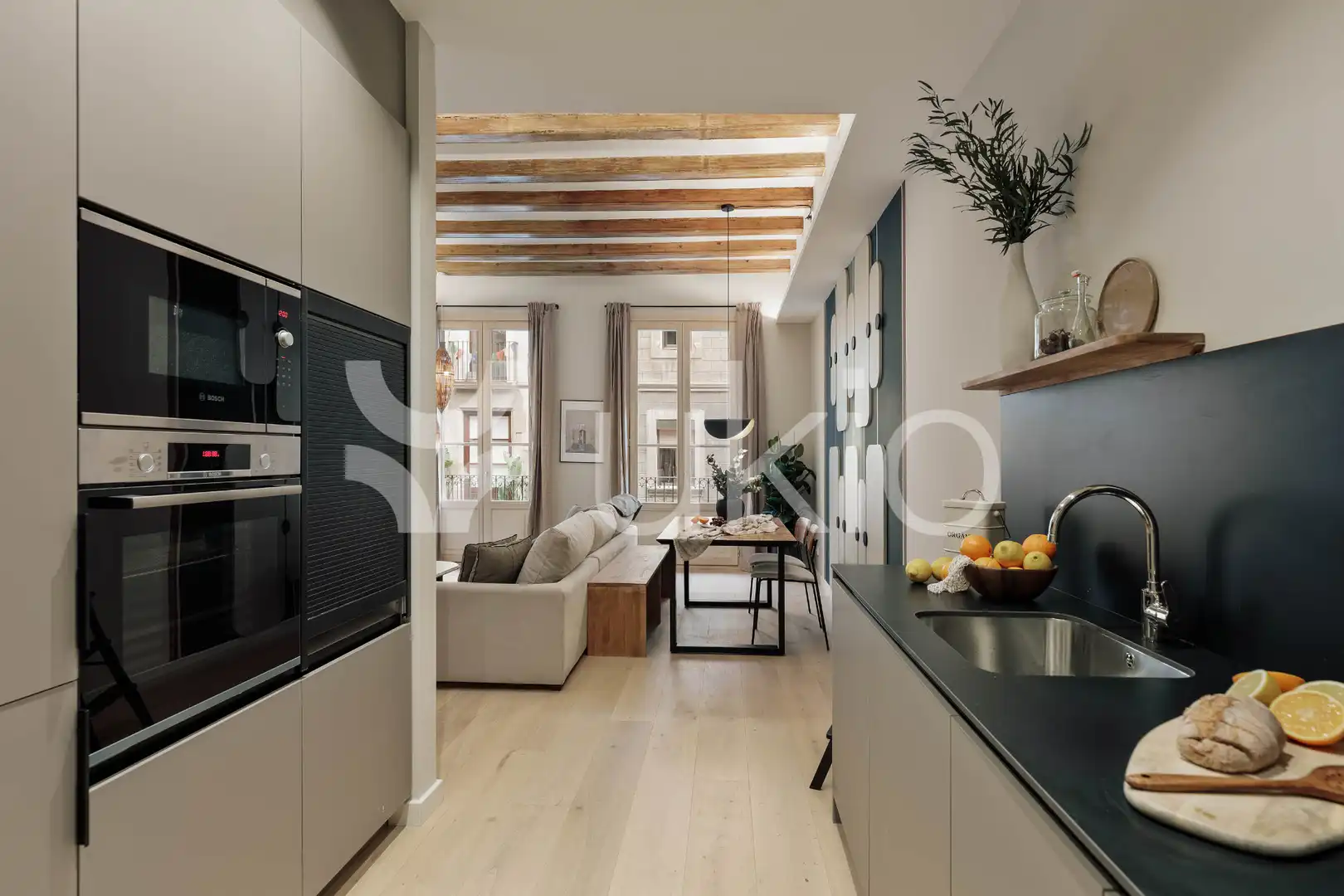 Cocina de Apartamento de alquiler en Barcelona con Aire acondicionado, Calefacción y Amueblado