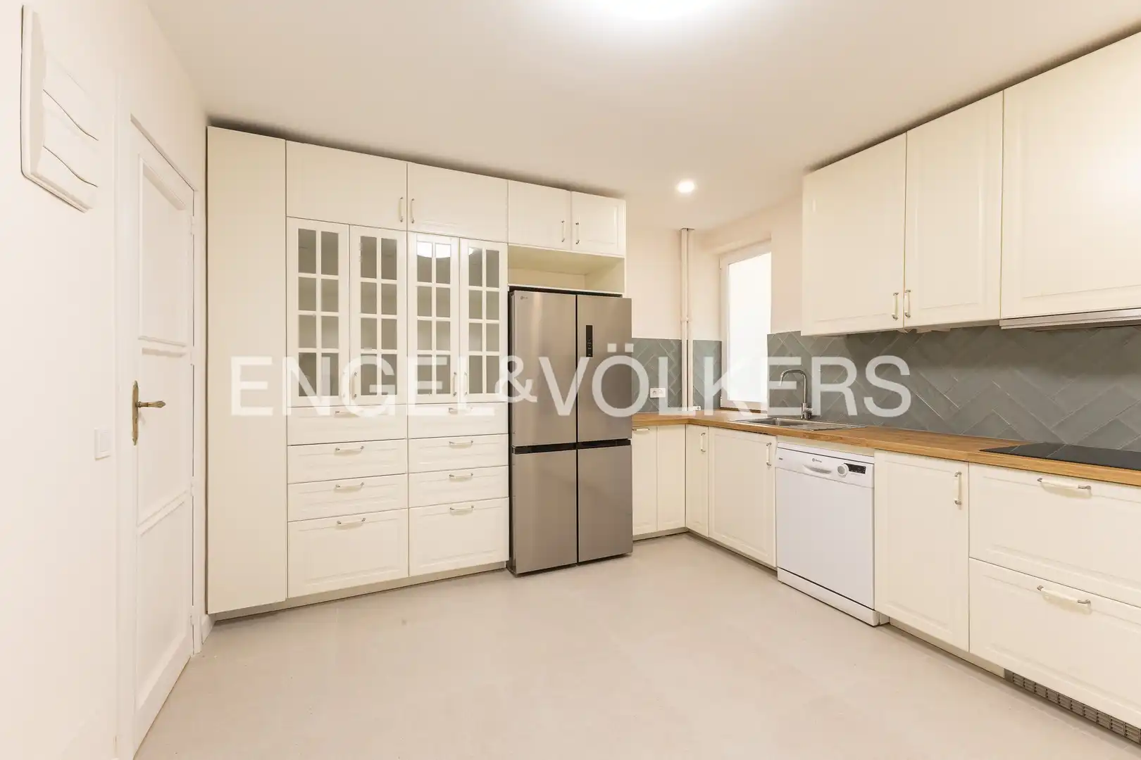 Kitchen of Flat for rent in Madrid  with Air Conditioner, Heating and Balcony