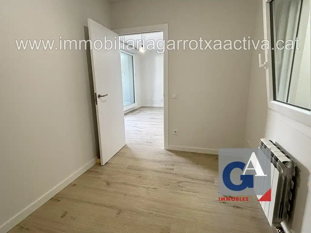 Habitación de Piso en venta en Olot con Calefacción, Terraza y Balcón