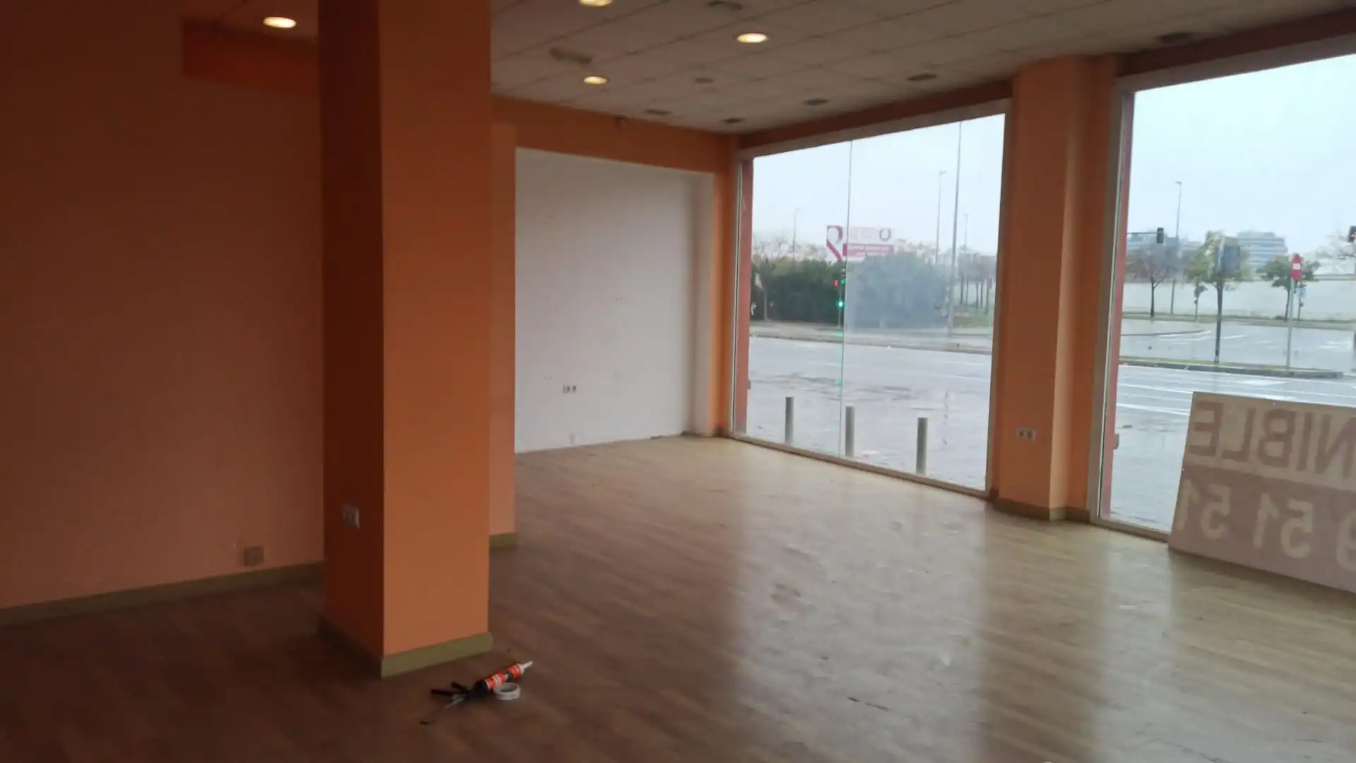Local de alquiler en Sevilla con Aire acondicionado, Parquet y Alarma