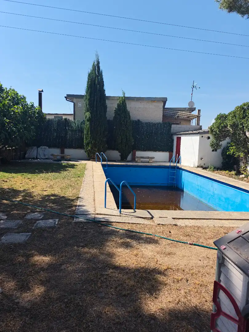 Piscina de Casa o xalet en venda en Cadrete amb Aire condicionat, Jardí privat i Terrassa