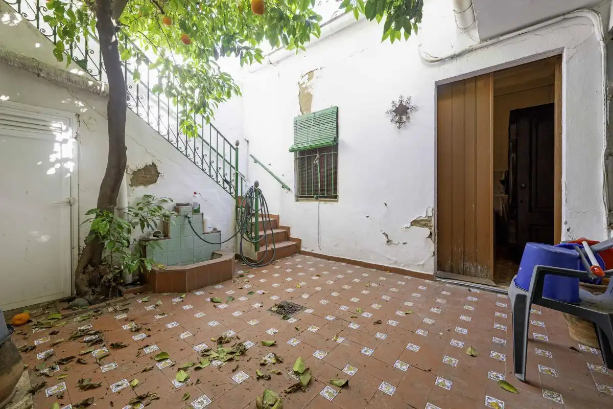 Vista exterior de Casa adosada en venta en Camas con Calefacción, Terraza y Balcón