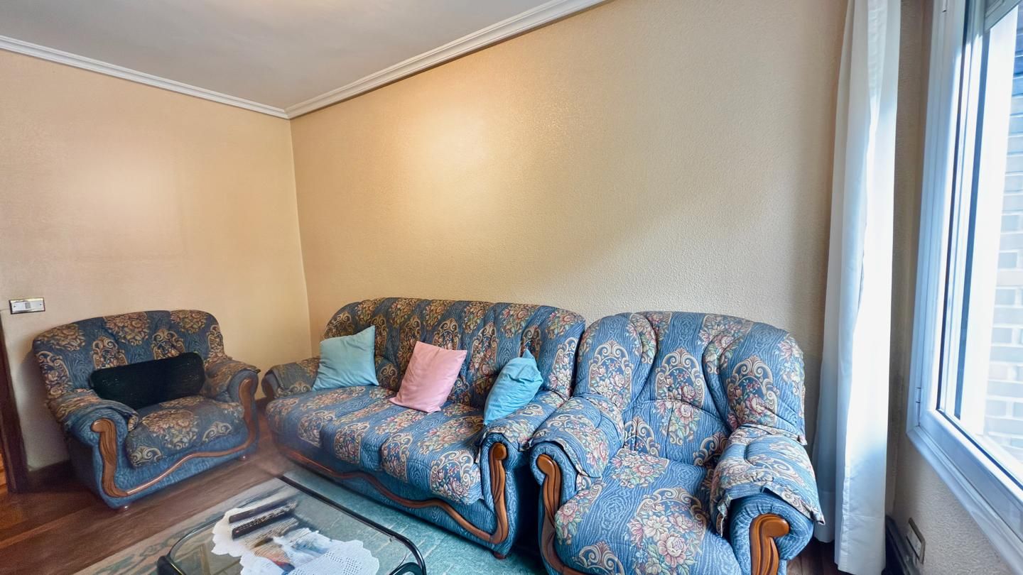 Sala d'estar de Pis en venda en Ermua