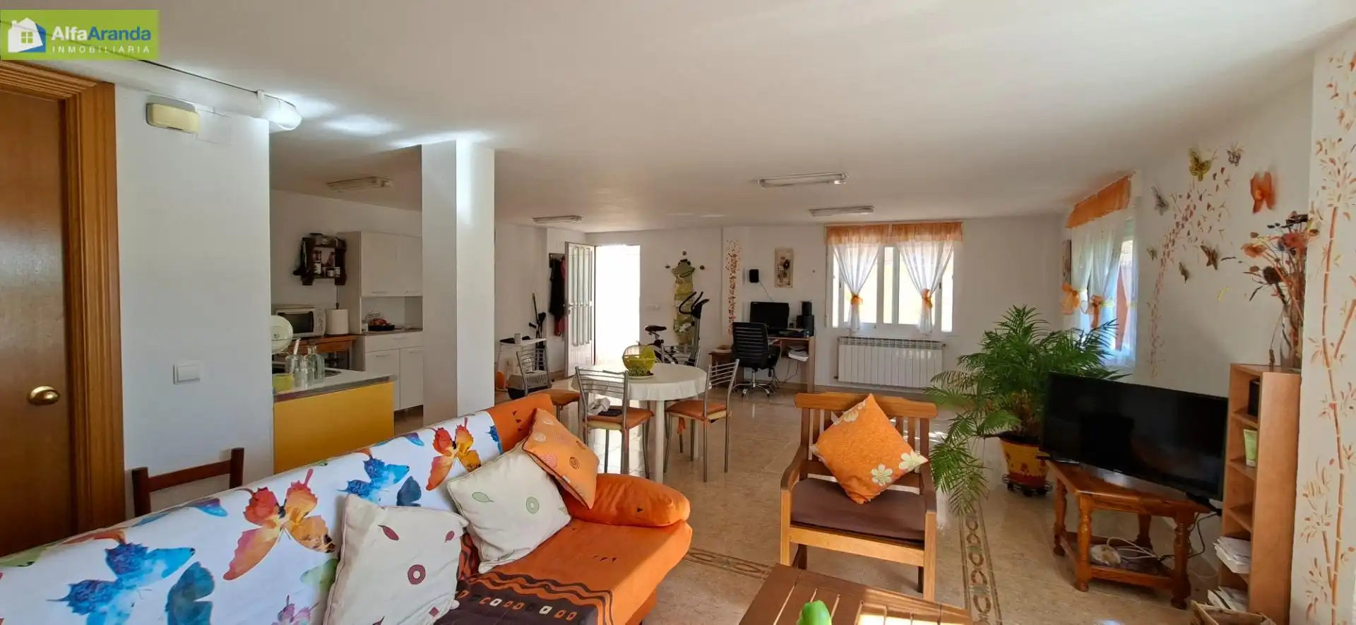 Sala d'estar de Casa o xalet en venda en Fuentenebro amb Calefacció, Jardí privat i Traster