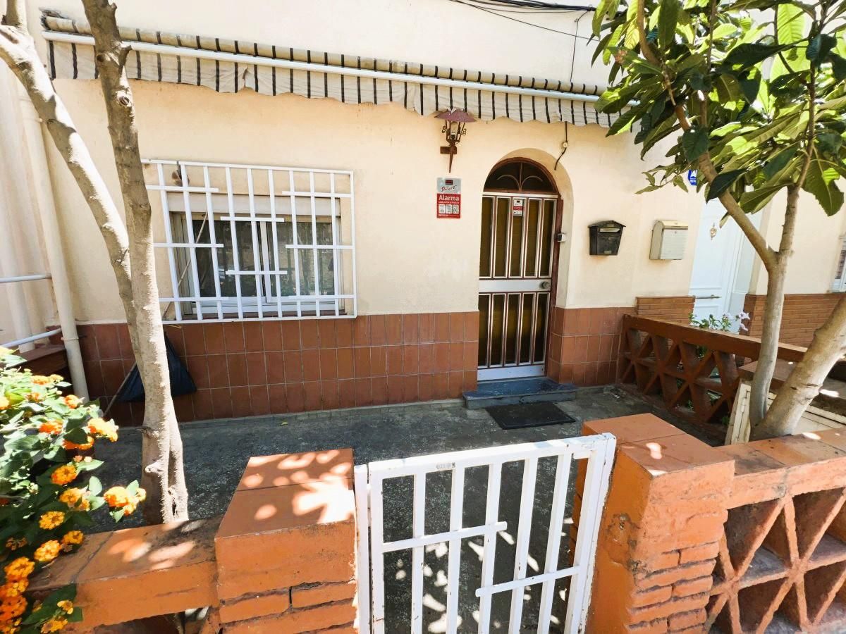 Exterior view of Single-family semi-detached for sale in  Barcelona Capital  with Heating and Private garden