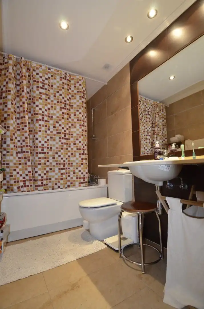 Baño de Casa adosada en venta en Doñinos de Salamanca con Calefacción, Parquet y Terraza