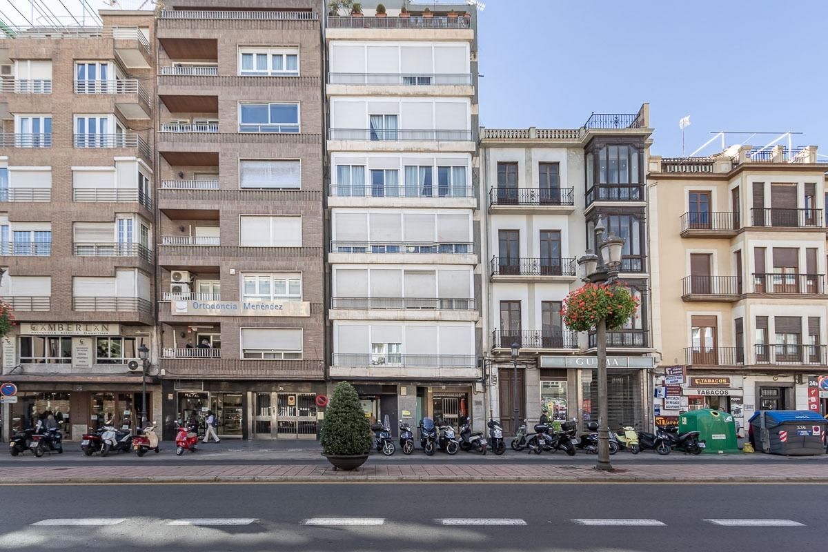 Vista exterior de Pis en venda en  Granada Capital amb Calefacció i Traster