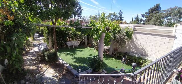 Casa adosada en Alquiler en Avenida los Almendros en Urbanizaciones