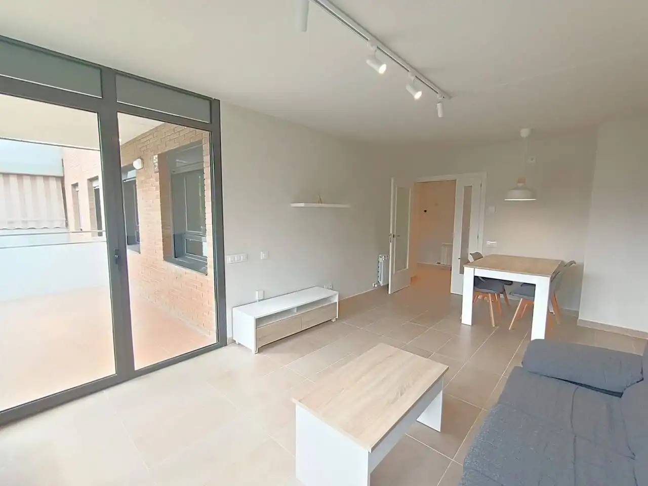 Sala d'estar de Pis de lloguer en Vic amb Calefacció, Terrassa i Moblat
