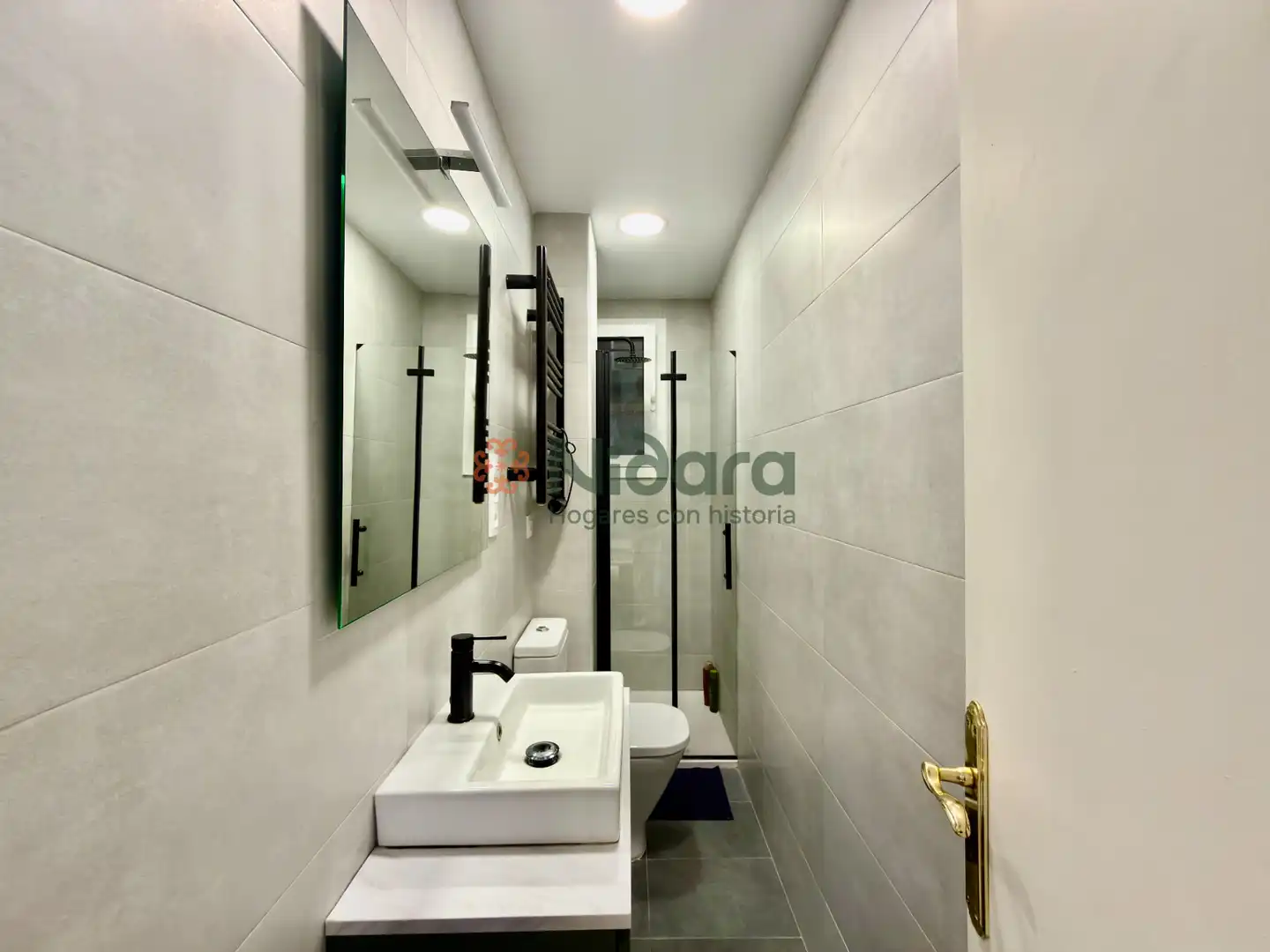 Bathroom of Flat for sale in Barcelona  with Air Conditioner, Heating and Parquet flooring
