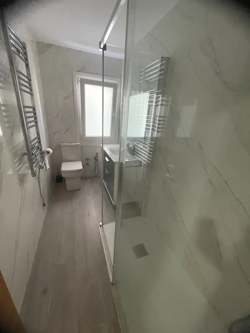 Bathroom of Flat for rent in Vigo   with Heating, Parquet flooring and Storage room
