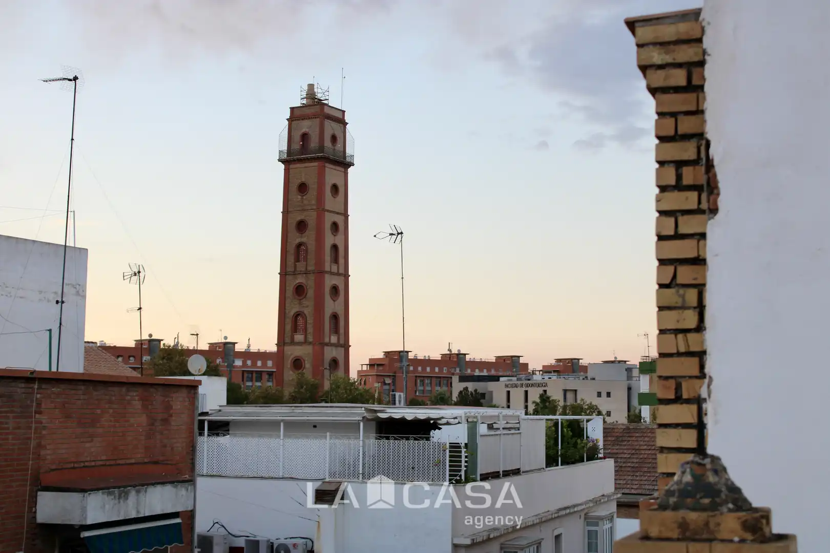 Exterior view of Flat for sale in Casco Antiguo