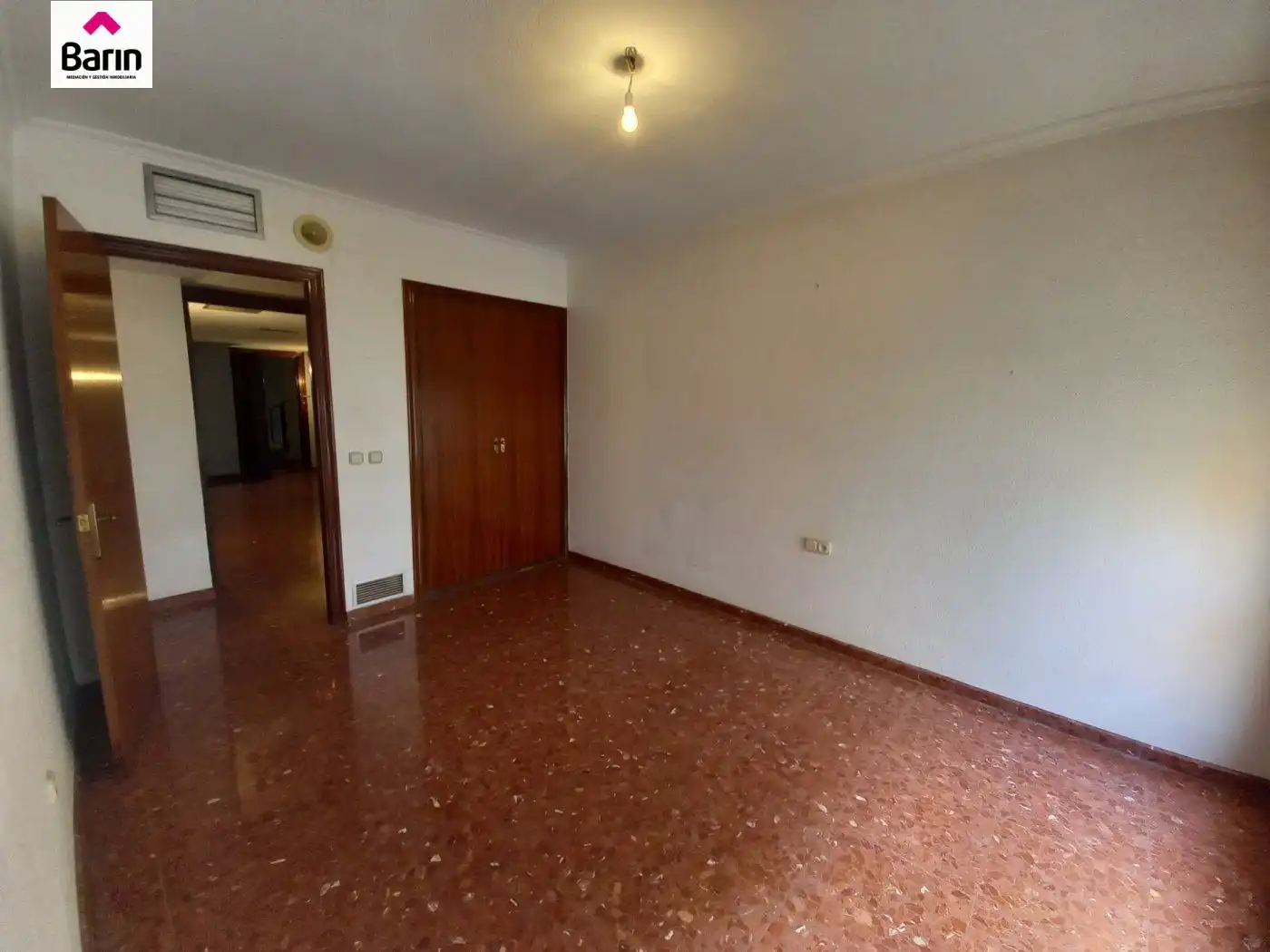 Wohnung zum Verkauf in Córdoba mit Klimaanlage, Terrasse und Abstellraum