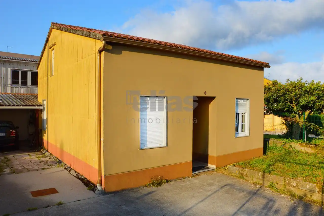 Vista exterior de Casa o chalet en venta en Zas con Calefacción, Jardín privado y Amueblado