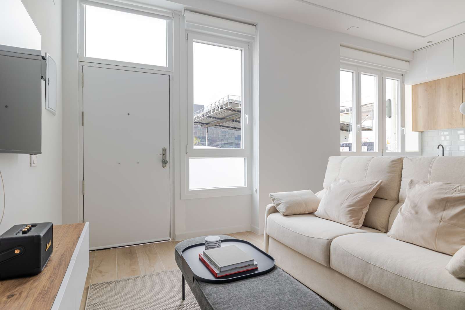 Living room of Apartment for share in  Madrid Capital  with Air Conditioner, Terrace and Furnished