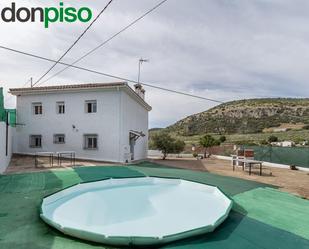 Piscina de Casa o xalet en venda en Colomera