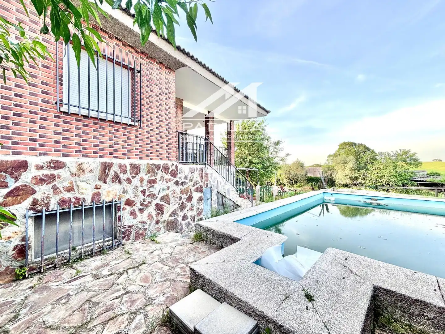Vista exterior de Casa o xalet en venda en El Viso de San Juan amb Calefacció, Terrassa i Piscina
