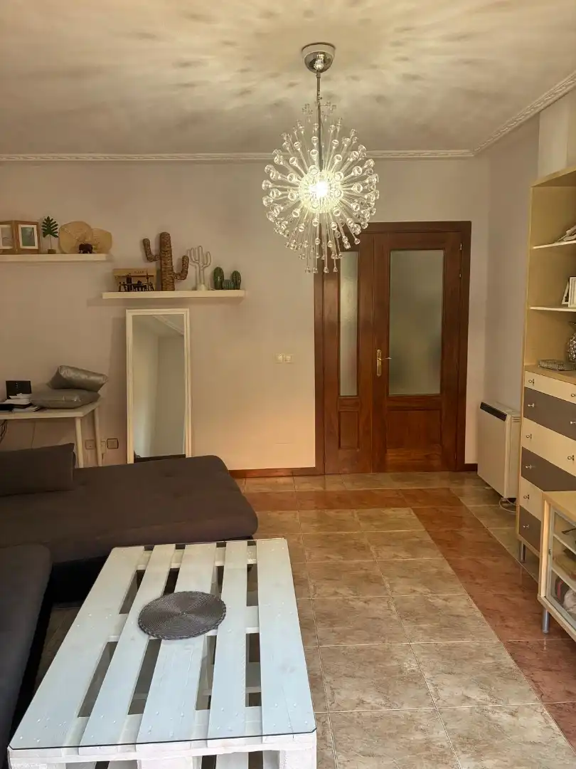 Maisonette zum Verkauf in Velilla de San Antonio mit Klimaanlage, Heizung und Terrasse