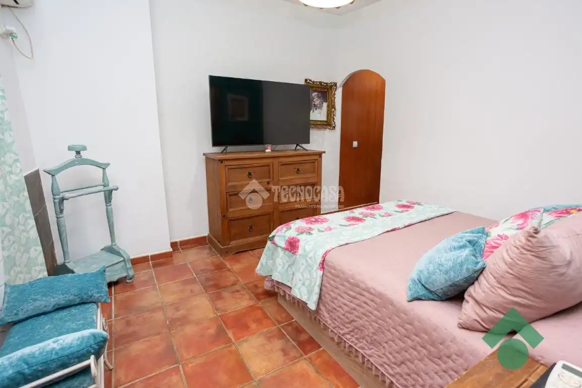 Casa pareada con jardín en venta en C. Barcelona, imagen 2