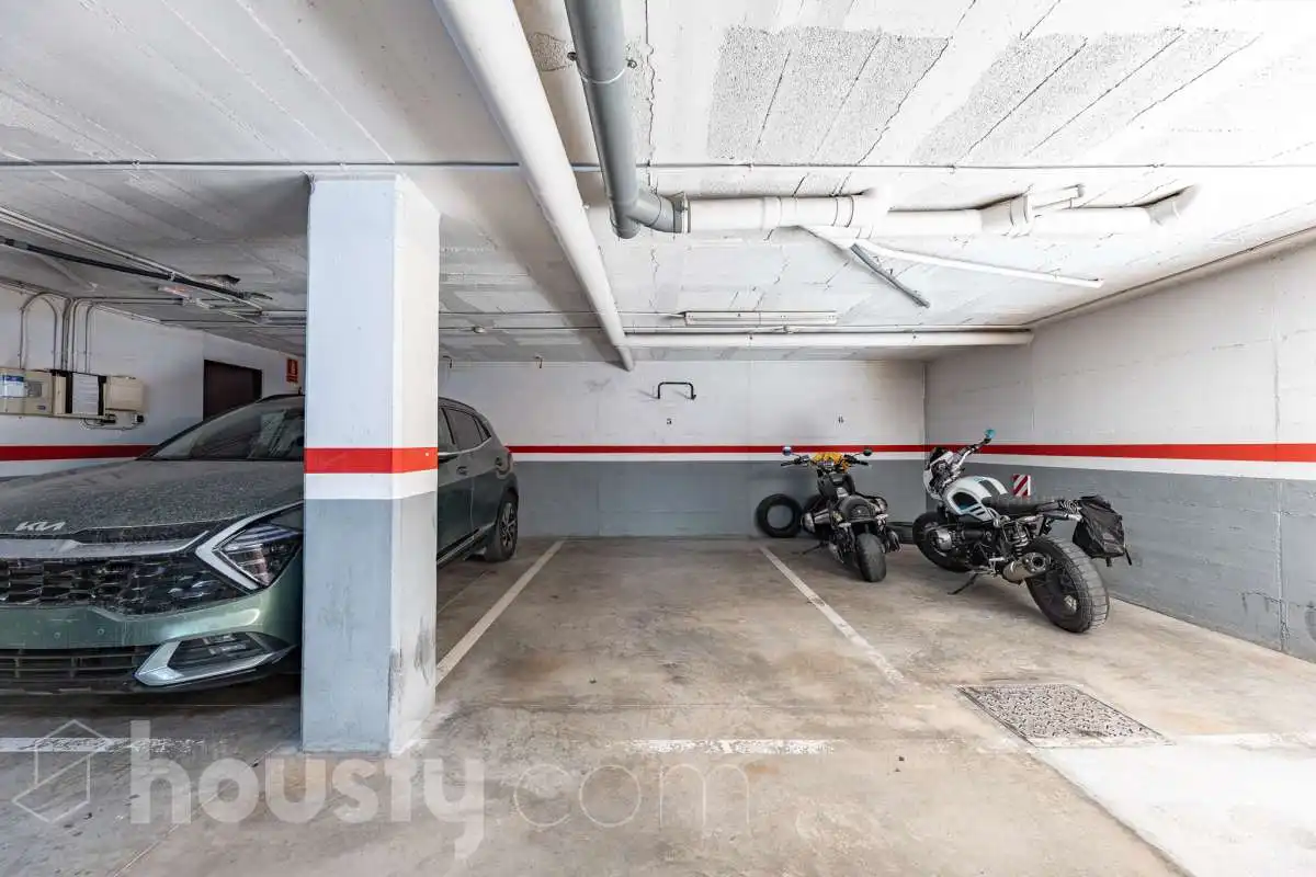 Parkplatz von Wohnung zum Verkauf in Castelldefels mit Klimaanlage, Heizung und Balkon