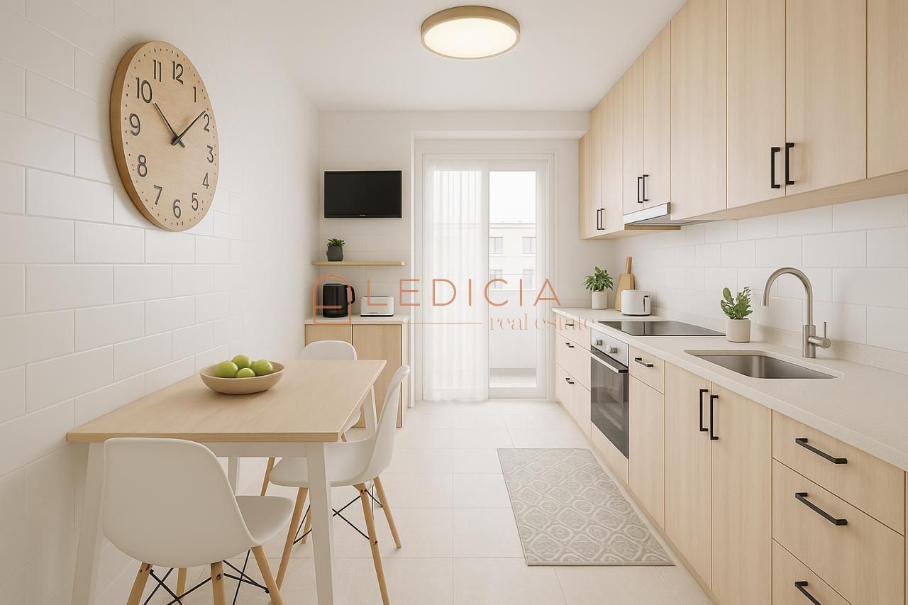 Kitchen of Flat for sale in Pontevedra Capital   with Heating, Parquet flooring and Storage room