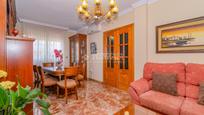 Sala d'estar de Casa adosada en venda en Pulianas amb Aire condicionat, Terrassa i Moblat