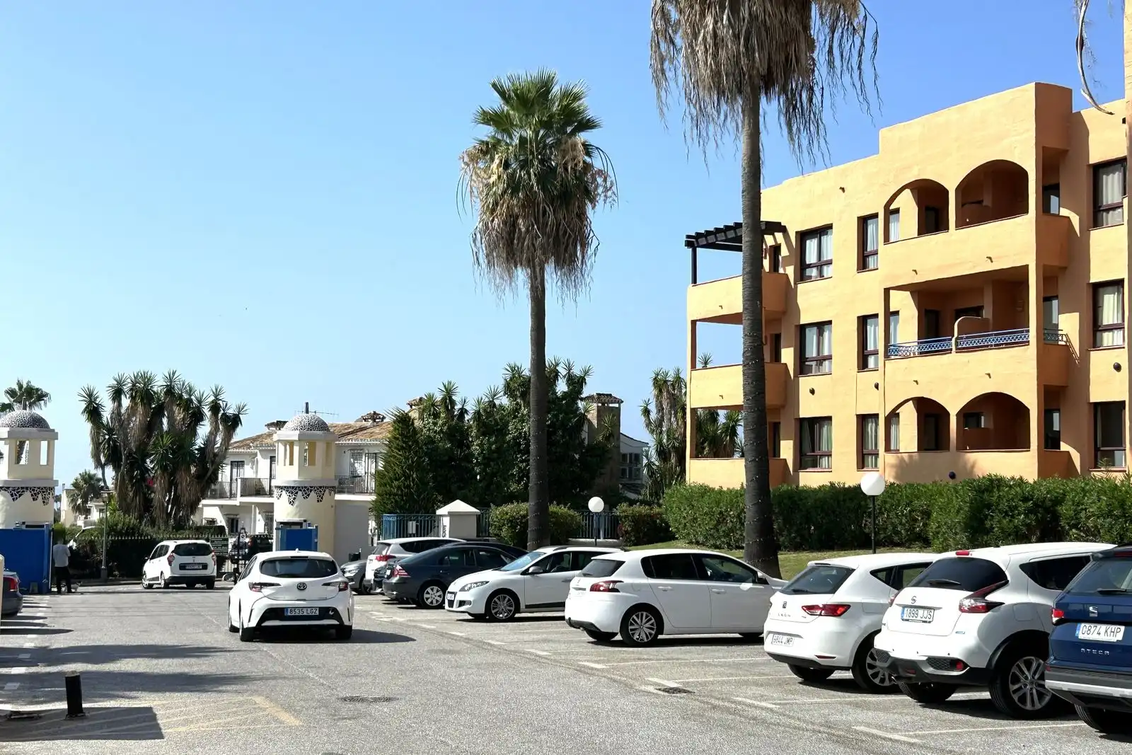 Vista exterior de Pis en venda en Benahavís amb Moblat i Piscina comunitària