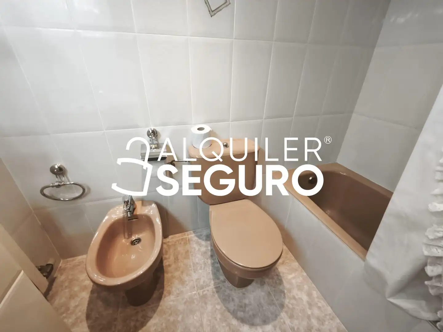 Badezimmer von Wohnung zur Miete in Zaragoza mit Heizung, Terrasse und Abstellraum