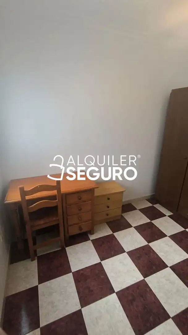 Habitación de Piso de alquiler en Sevilla con Aire acondicionado y Amueblado
