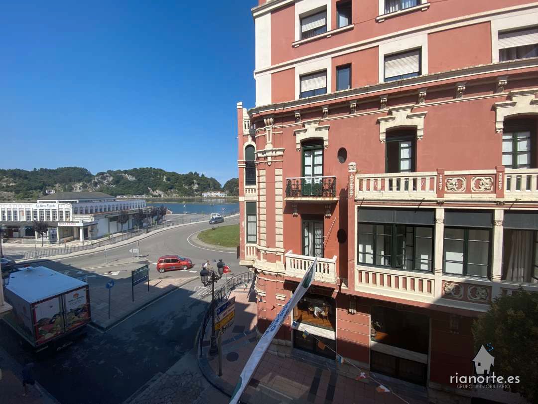 Vista exterior de Pis en venda en Ribadesella amb Calefacció i Terrassa