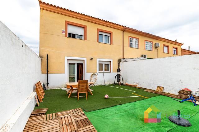 Casa adosada en Venta en Rielves