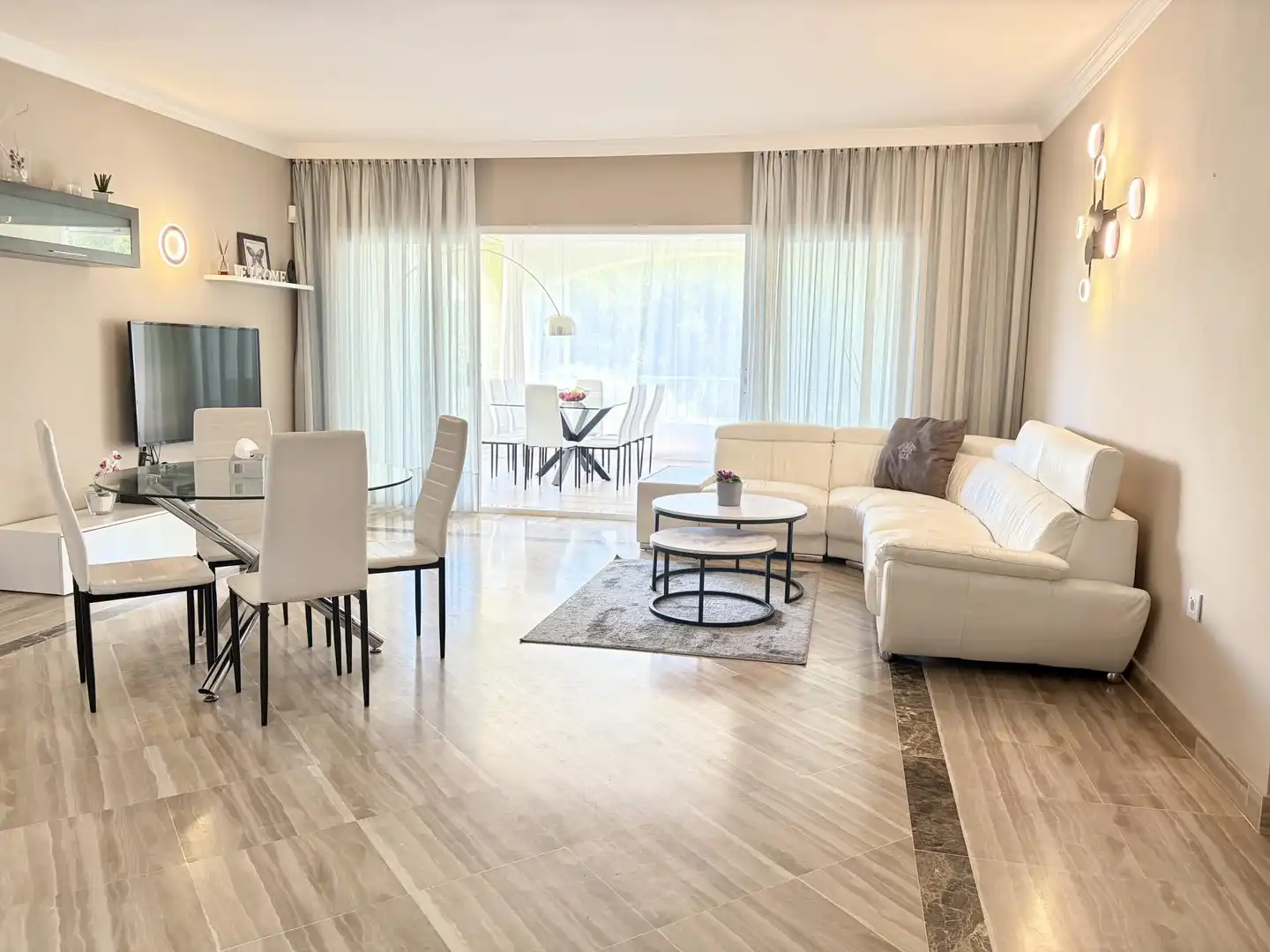 Sala d'estar de Apartament de lloguer en Marbella amb Aire condicionat, Moblat i Balcó