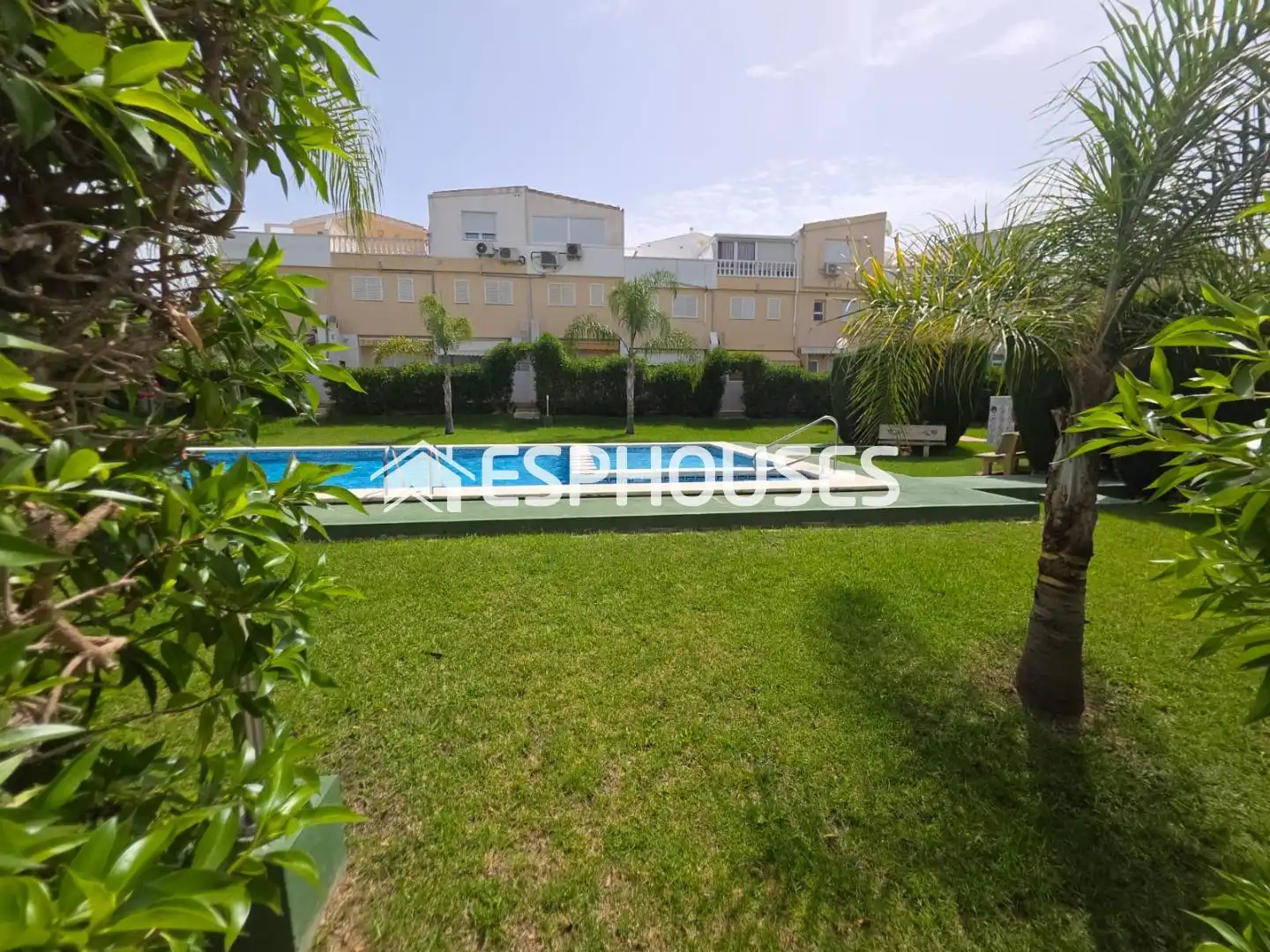 Swimming pool of Detached homes for sale in Guardamar del Segura  with Air Conditioner, Terrace and Furnished