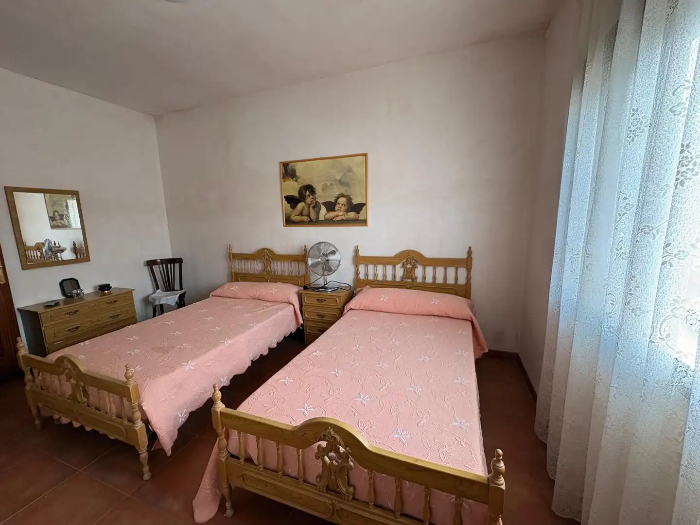 Dormitori de Casa adosada en venda en Montizón amb Aire condicionat, Calefacció i Jardí privat