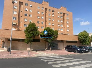 Local comercial en alquiler en Calle Santander