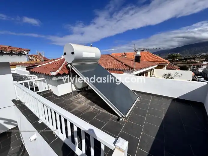 Vista exterior de Casa o xalet en venda en Los Realejos amb Terrassa i Traster