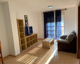Sala d'estar de Apartament de lloguer en La Línea de la Concepción amb Moblat, Forn i Rentadora