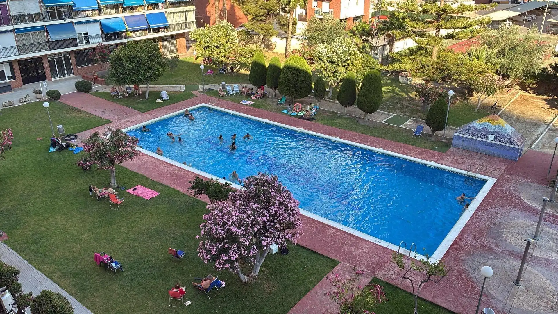 Piscina de Apartamento de alquiler en Finestrat con Aire acondicionado, Jardín privado y Terraza