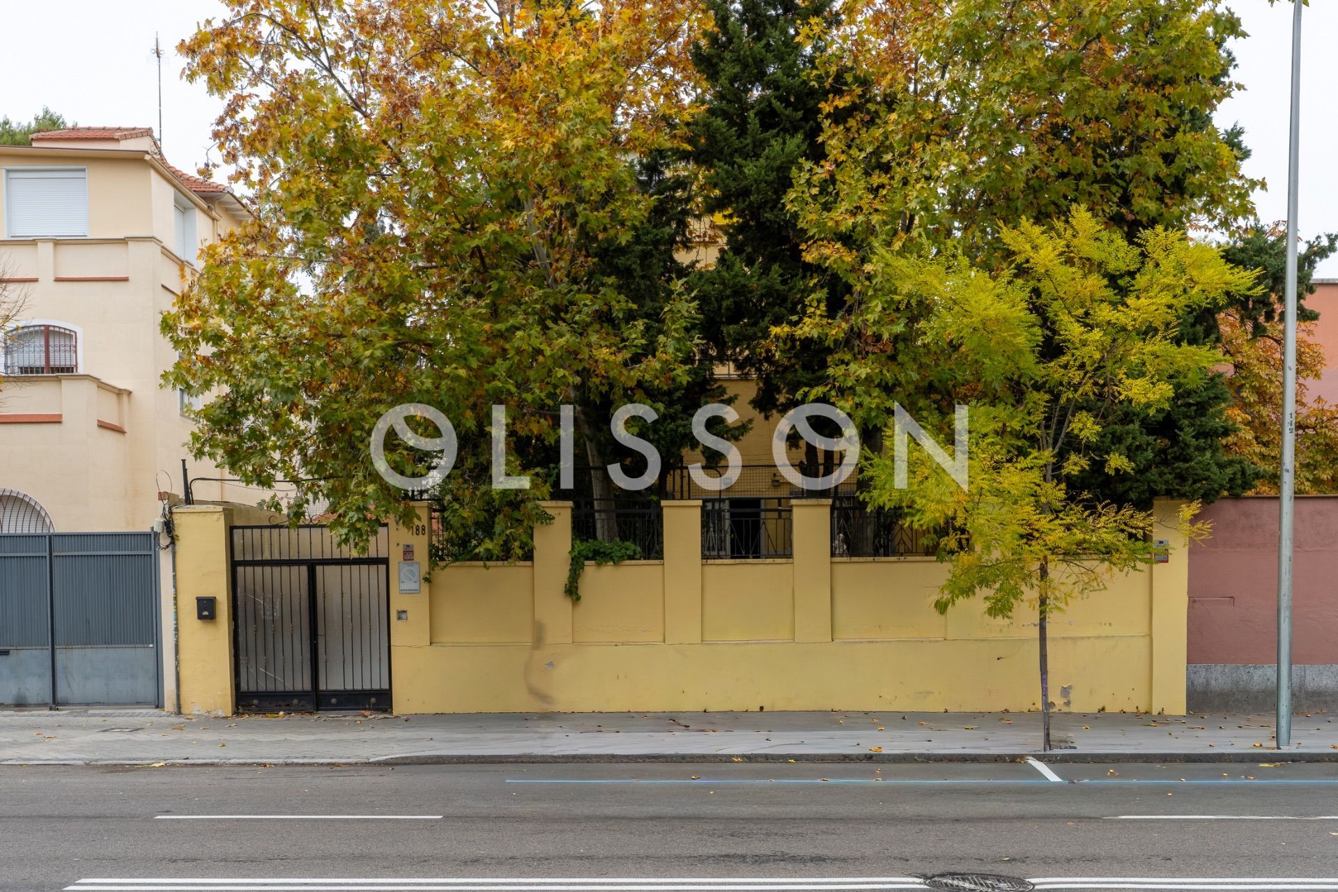 Exterior view of House or chalet for sale in  Madrid Capital  with Terrace and Storage room