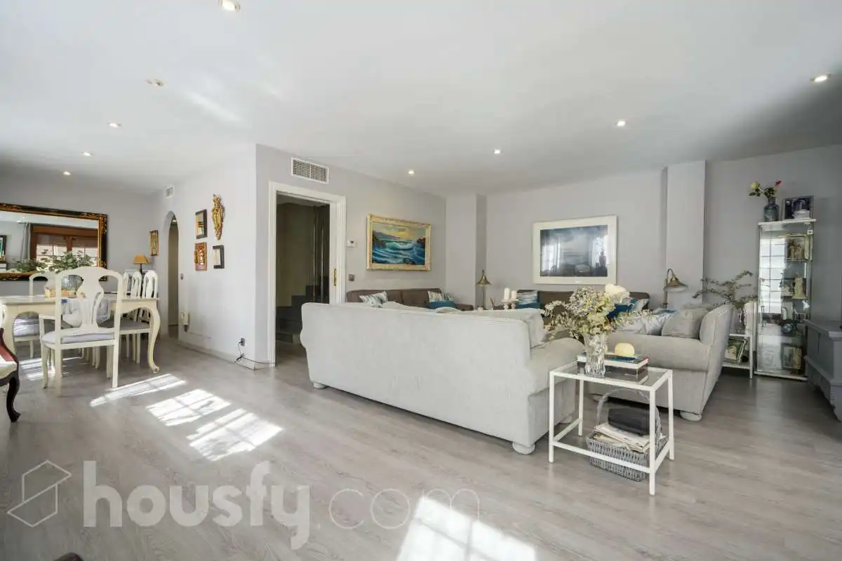 Sala de estar de Casa adosada en venta en Madrid con Aire acondicionado, Calefacción y Jardín privado