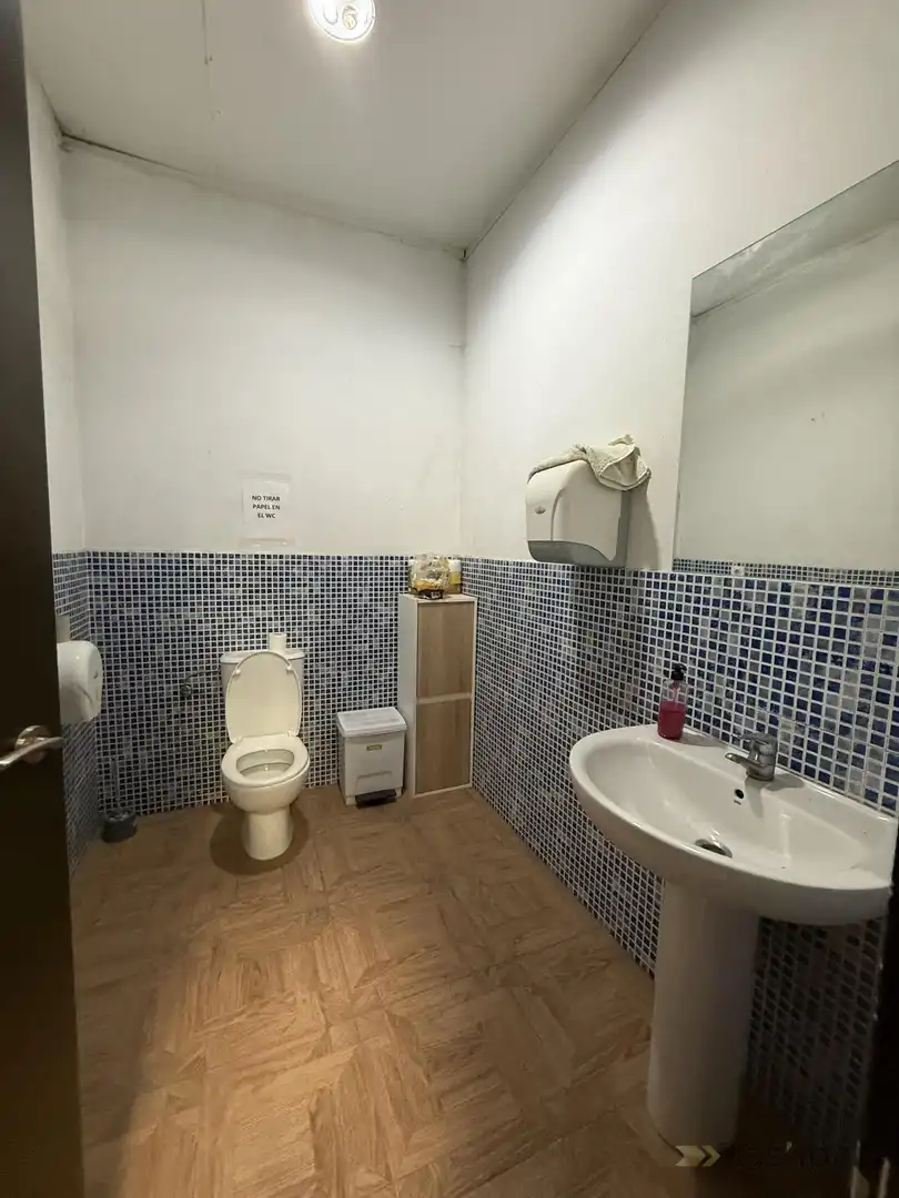 Baño de Nave industrial de alquiler en Medellín