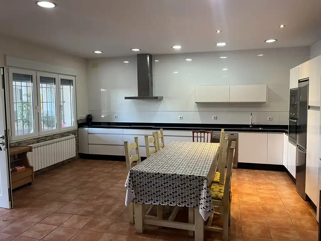 Cuina de Casa o xalet en venda en Albacete amb Calefacció, Jardí privat i Terrassa