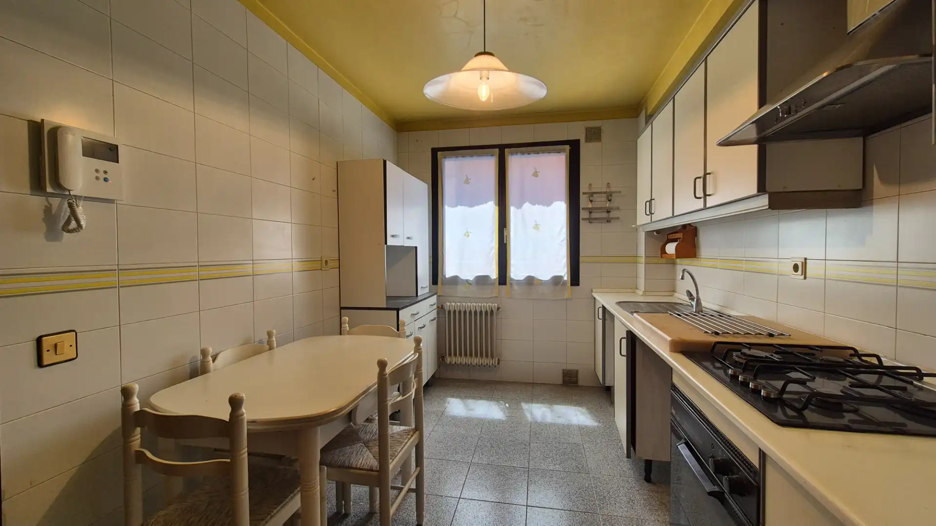 Cocina de Dúplex en venta en Oviedo  con Calefacción, Parquet y Trastero
