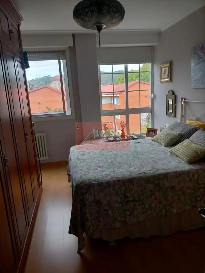 Dormitori de Pis en venda en Ourense Capital  amb Calefacció, Parquet i Traster