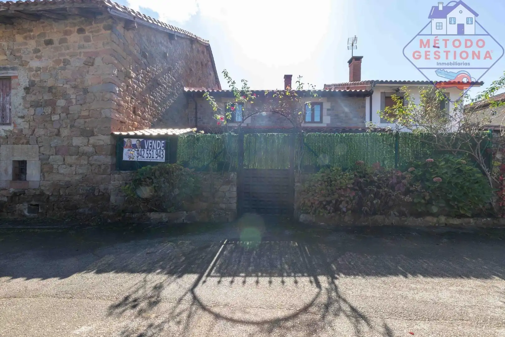 Vista exterior de Casa o chalet en venta en Cabuérniga con Calefacción, Terraza y Balcón