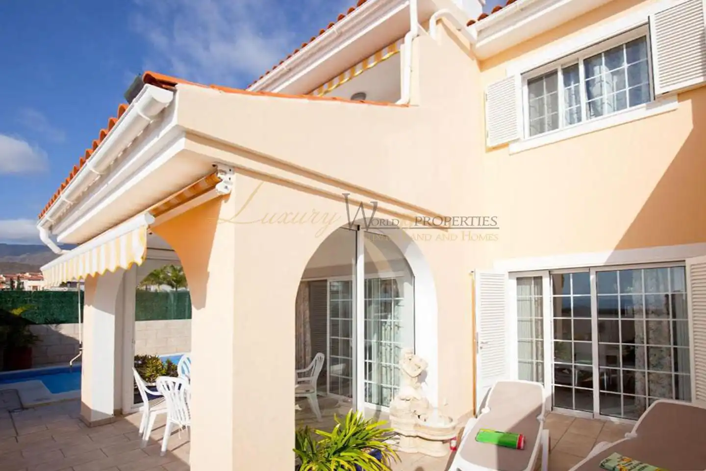 Adosado con piscina en venta en Kurt Konrad Mayer, imagen 3